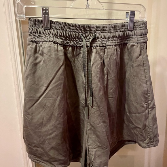 Lululemon High-Waisted Shorts - Picture 1 of 3